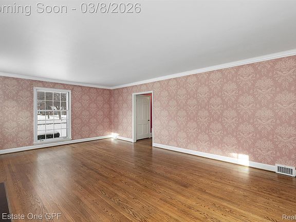 4th image of 636 Middlesex Rd