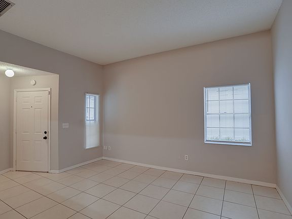 5th image of 370 Springdale Dr