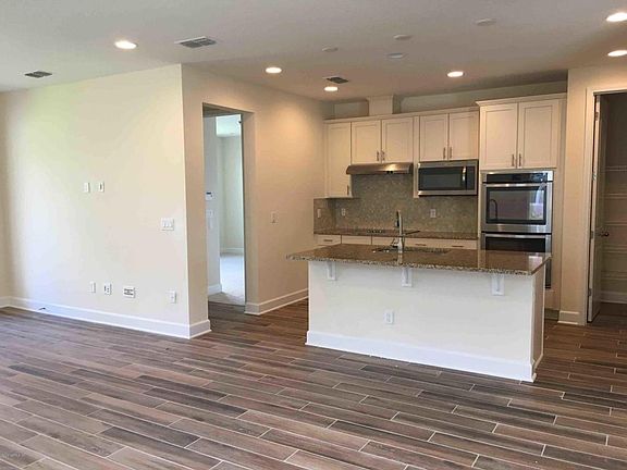 3rd image of 15079 Venosa Cir