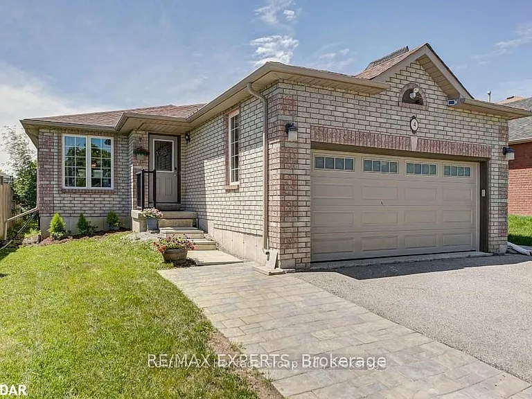 4 Ambler Bay #UPPER — Photo 1
