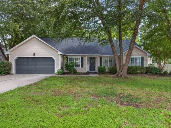 302 Carriage Ct, Suffolk, VA 23434