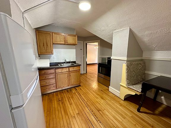 4th image of 3254 West Blvd #3