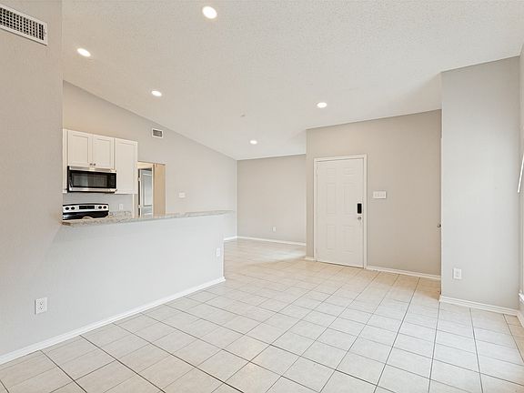 4th image of 3219 Green Ridge St