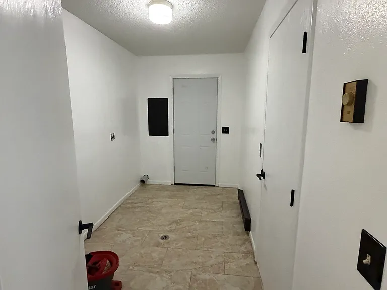 4837 W Bancroft St — Photo 36
