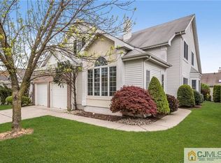 19 Westminster Dr, Monroe Township, NJ 08831