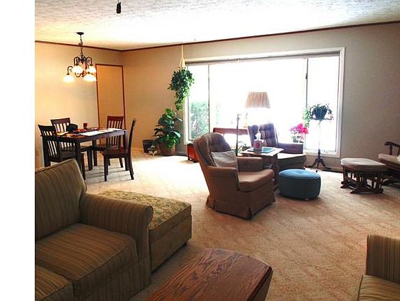 3rd image of 9758 Pebble Brook Ln