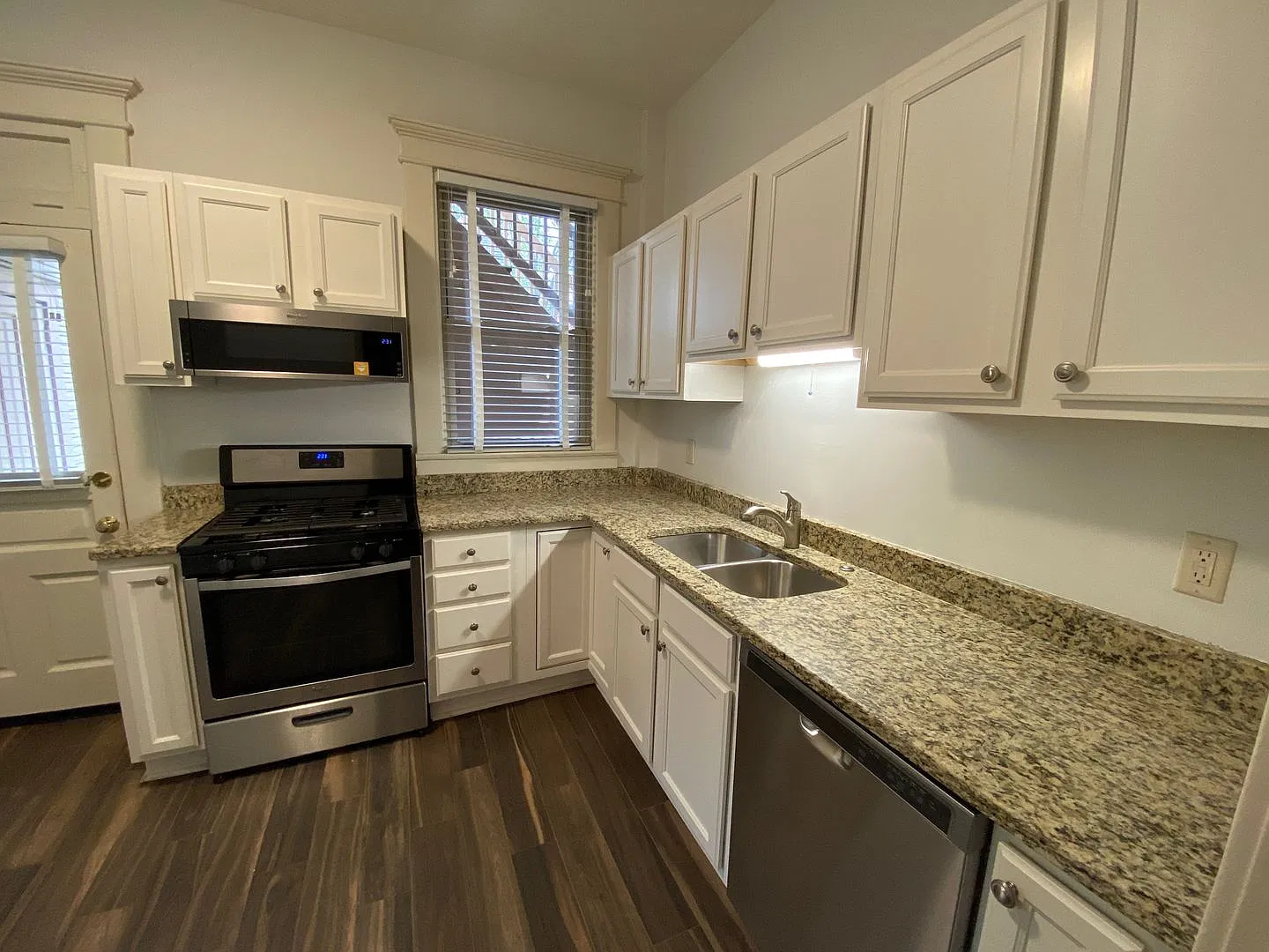 W 1st Ave 182-188 GW2 — Photo 4