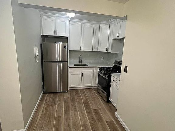 3rd image of 8915 Parsons Blvd APT 11D