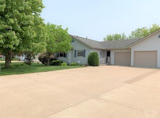 21 Lido Rd, Clear Lake, IA 50428