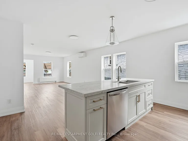 4876 Simcoe St #3 — Photo 10