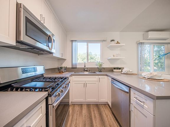 2nd image of 1574 Yosemite Dr