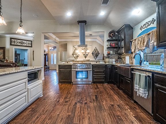 4th image of 1021 Muirfield Dr