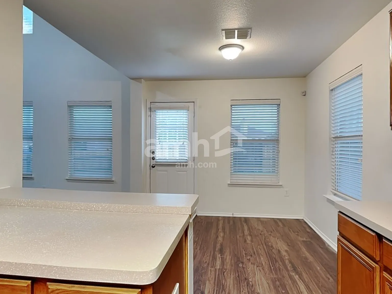 4 bed, 2.5 bath, 2811 sqft, $2,930 — Photo 4