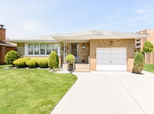 8428 W Sunnyside Ave, Chicago, IL