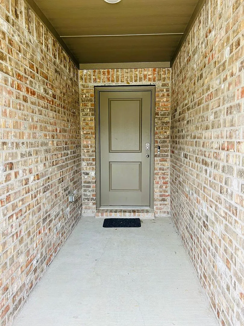 Welcome home to this beautifully designed residence offering a perfect blend of comfort, style, a... — Photo 2