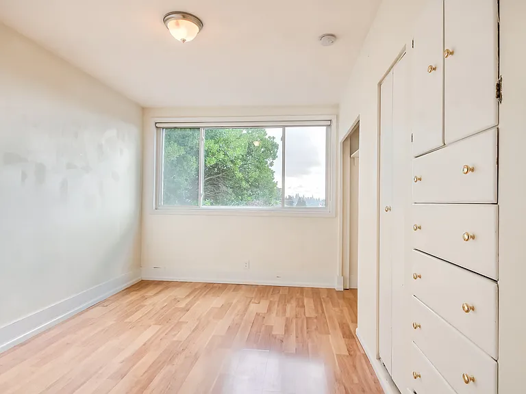 1815 NE 55th St — Photo 9