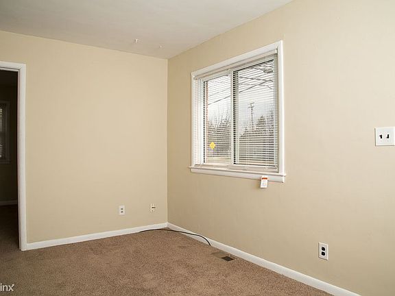5th image of 18639 Hazelwood St