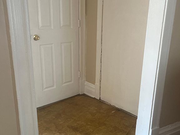 5th image of 6049 S Marshfield Ave #1