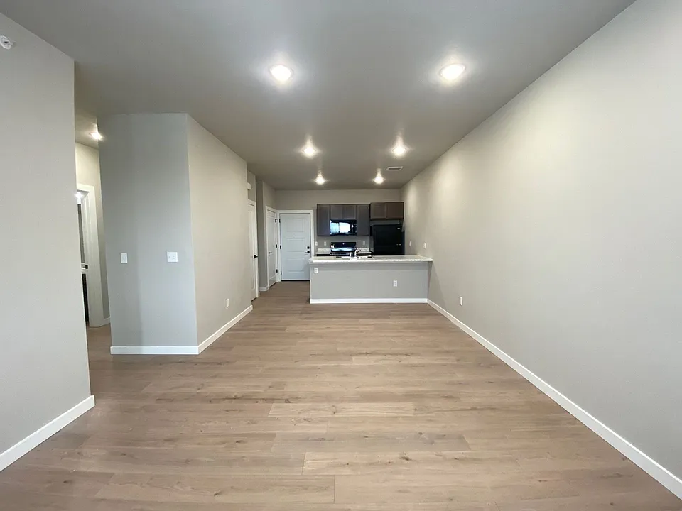 522 W Bickford St