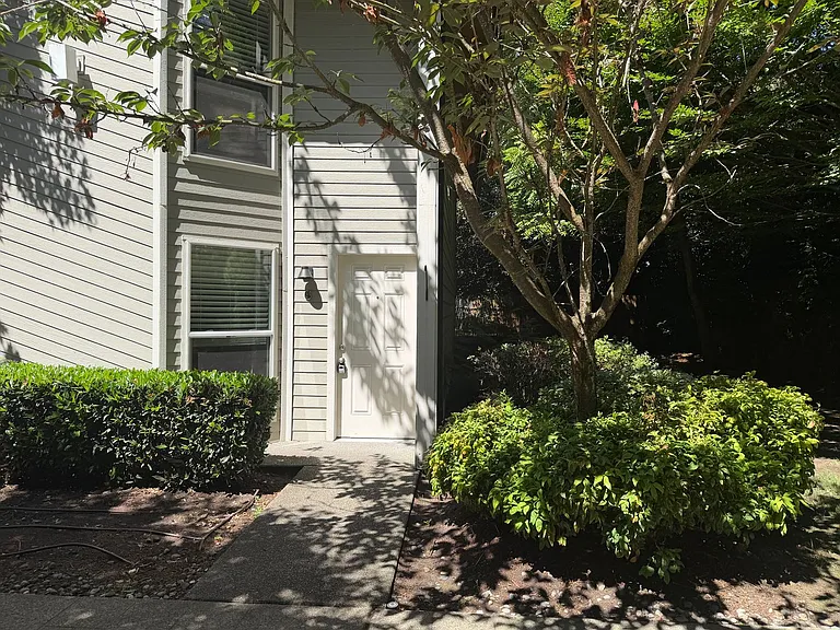 Prestige Townhomes: Stylish 2-Bedroom Living in the Heart of Puyallup — Photo 20