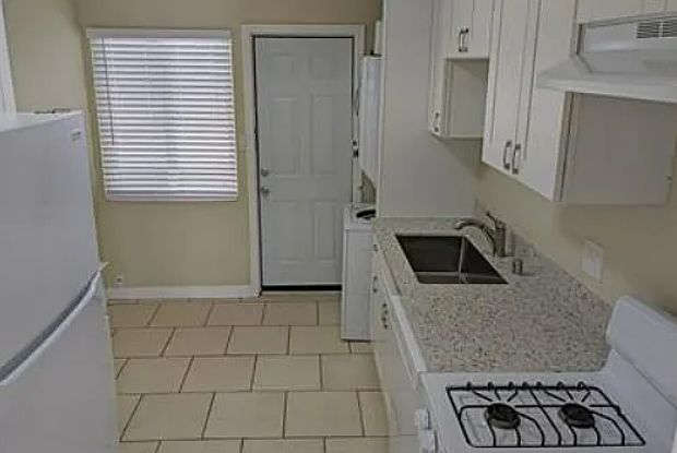 1st image of 4209-4223.5 Winona Ave #4223