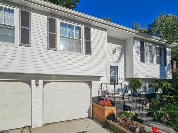 3010 Malibu Dr SW, Warren, OH 44481
