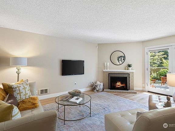 3rd image of 10415 NE 32nd Place #E102