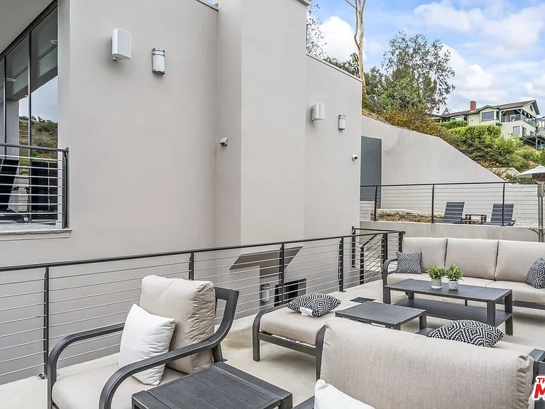 6459 Rodgerton Dr — Photo 49