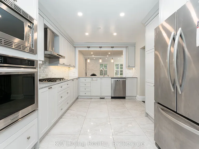 96 Confederation Way — Photo 5