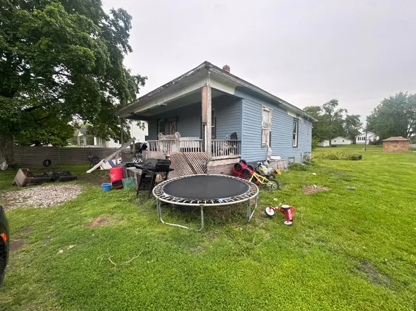 902 Jenkins St, Marshall, MO 65349