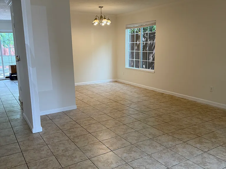 274 Helm Ct — Photo 3