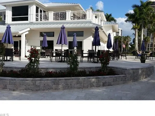 537 Club Side Dr, Naples, FL 34110