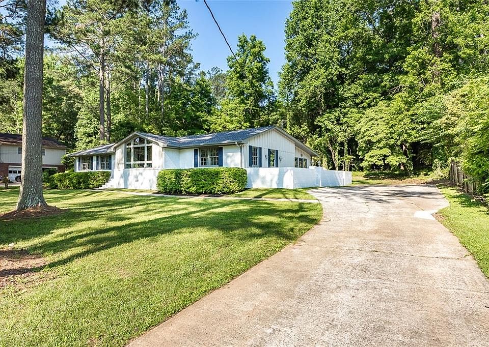 1st image of 411 Creekview Ct NW