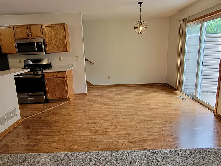 1055 S Fillmore Cir NE — Photo 10