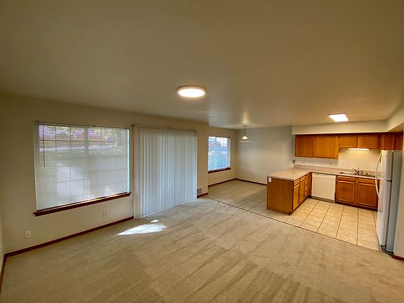 3rd image of 2680-2690 Alderwood Ave #4