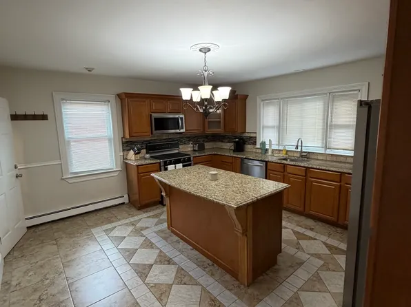 208 Warren Ave #2, East Providence, RI 02914