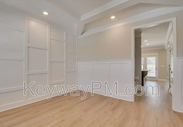 769 Bronze Way — Photo 4