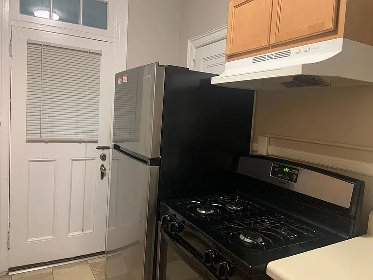 Winburn Court Apartments — Photo 13