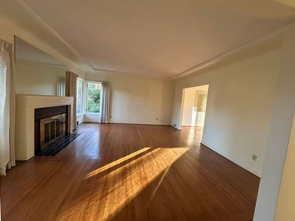 4 bedroom rental in Vancouver — photo 2