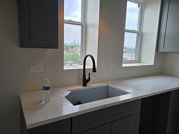 3rd image of 3216 S Morgan St #4R