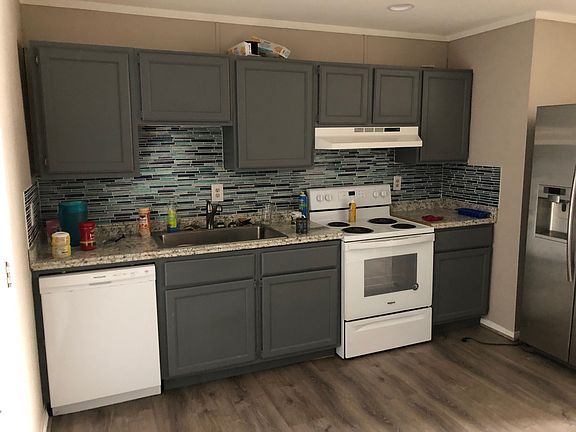2nd image of 857-859 Meadowlark Cir #857