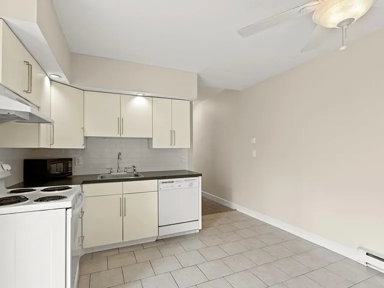 19 Western Ave — Photo 13