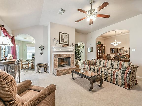 3rd image of 18318 Auburn Woods Dr