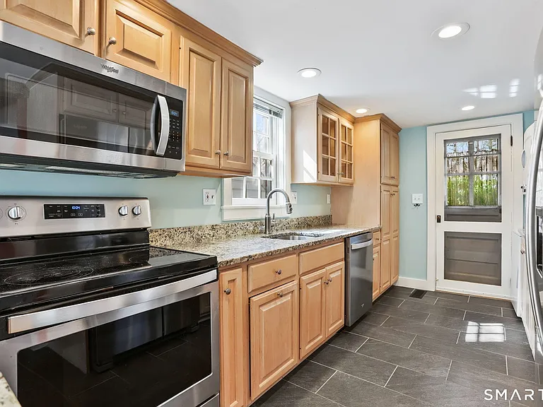 410 Wilton Rd W — Photo 12