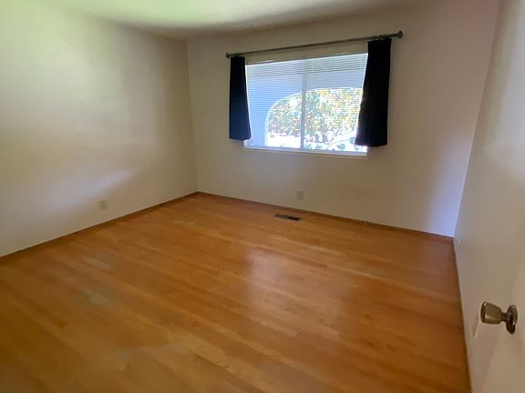 3rd image of 21507 Rainbow Dr