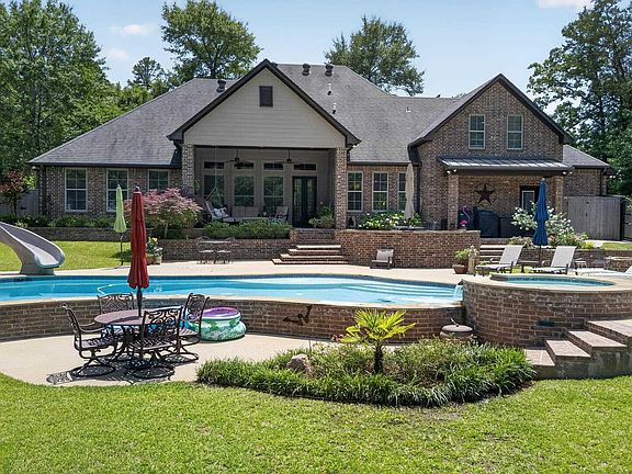 2nd image of 268 Oak Grove Way