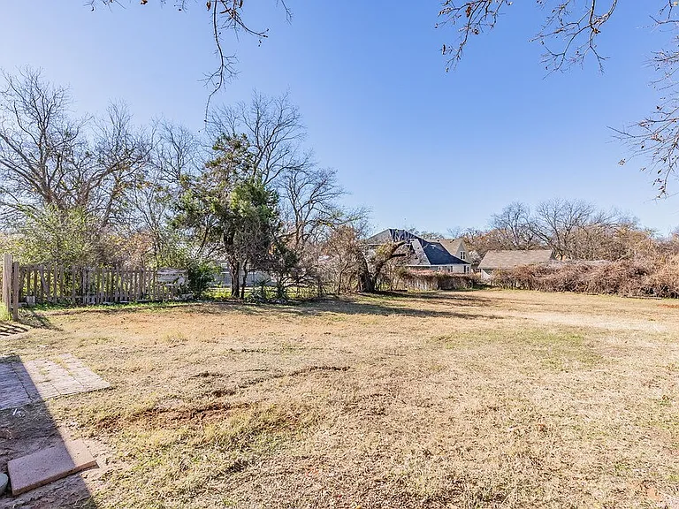 505 N Lamar St — Photo 29