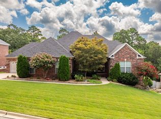 105 Cherokee Dr, Maumelle, AR 72113