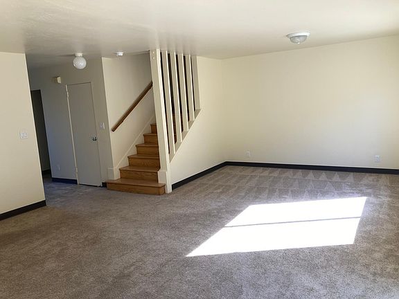 2nd image of 858 Macarthur Ave #A