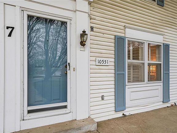 3rd image of 10551 Riley St